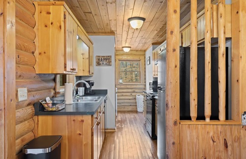 Westminster House | Bear Cabin - Secluded on 3 acres!