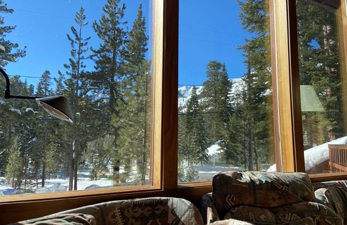 Alpine Meadows Cabin | Bear Creek cozy ski/hike retreat in Alpine Meadows.
