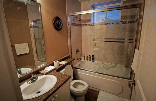 Newton Bed & Breakfast | Bear Creek Suite/Room B1
