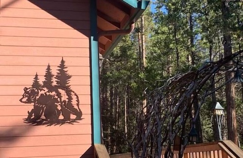 North Wawona House | Bear Crossing