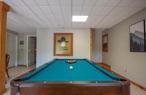 Grassy Creek House | Bear Haven- Fire Pit, Comm Pond Access, Pool Table, Dog Friendly