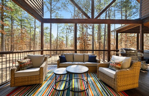 Hochatown Cabin | Bear Hill Lodge: 4 BR + Loft Game Room, 4.5 Bath, Sleeps 15
