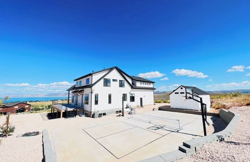 Sweetwater Cabin | Bear Lake getaway for the whole family! Sleeps 32! Beach access included!