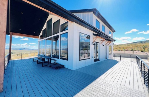 Sweetwater Cabin | Bear Lake getaway for the whole family! Sleeps 32! Beach access included!