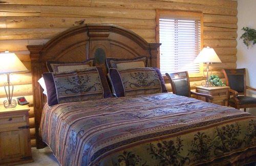 St. Charles Cabin | Bear Lake Lodge-Full Log Cabin w/Gorgeous Views of Bear Lake on 3 acres