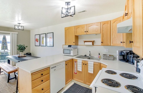 Harbor Village Condo | Bear Lake Oasis w/Heated Pool & Scenic Patio!