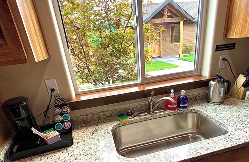 Grants Pass House | Bear Mountain -Suite 1
