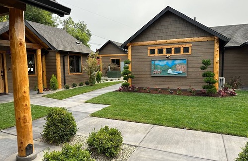 Grants Pass House | Bear Mountain -Suite 1