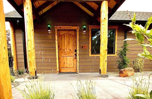 Grants Pass House | Bear Mountain -Suite 1
