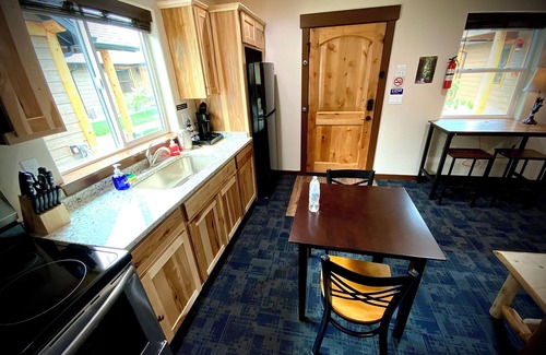 Grants Pass House | Bear Mountain -Suite 8