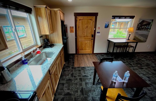 Grants Pass House | Bear Mountain-Suite10