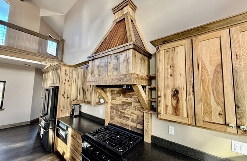 Rio Vista Estates House | Bear on the River - 4 bedroom tranquil home