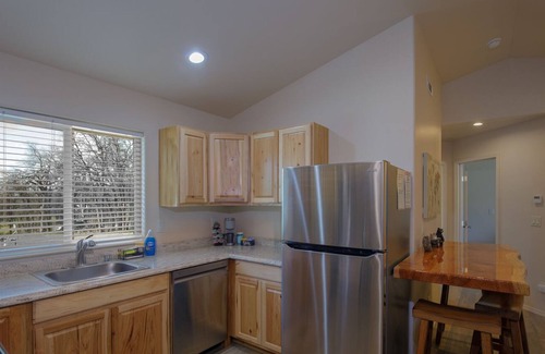 Mariposa House | Bear Paw Cabin new construction near Yosemite on a beautiful property