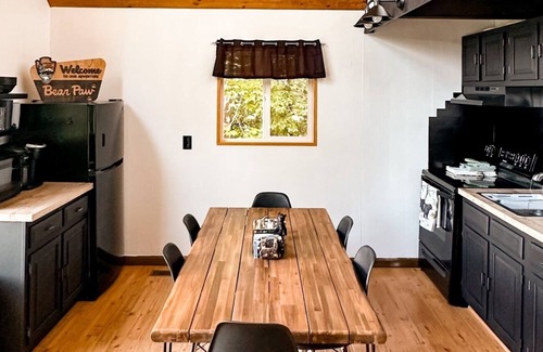 Eidelweiss Village Ski Chalet | Bear Paw Chalet - Mountain View