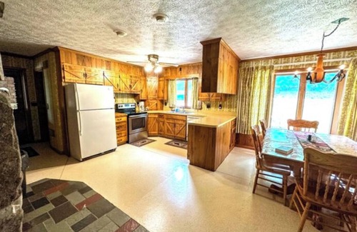 Cabins Cottage | Bear Paw Cottage- North Fork River Front with a 12 minute drive to Seneca Rocks