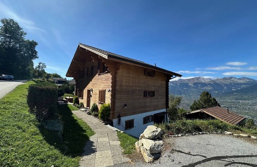 Les Mayens-de-Sion Apartment | Bear Ridge Retreat - 8mns to slopes - Swiss Alps