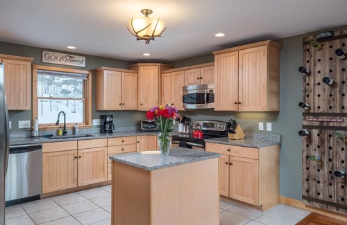 Sunday River Area Ski Chalet | Bear Ridge- Spacious Chalet Minutes to Sunday River