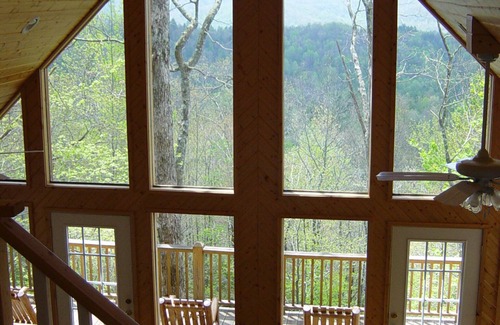 Topton Ski Chalet | Bear Rock Chalet beautiful, secluded, mountain retreat with breathtaking views