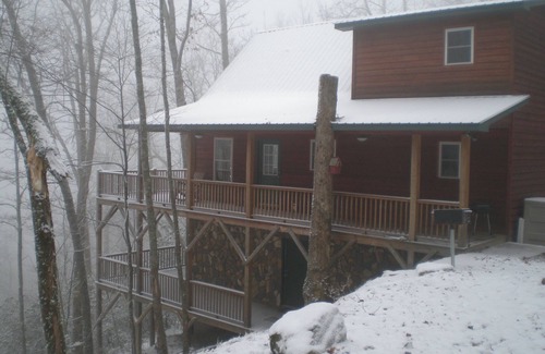 Topton Ski Chalet | Bear Rock Chalet beautiful, secluded, mountain retreat with breathtaking views