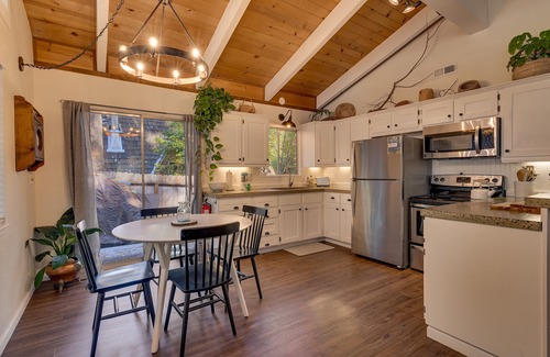 Tahoma Cabin | Bear's Den: 2 BR, 1 BA in Tahoma, Sleeps 4
