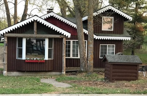 Whipholt Cabin | Bear's Den Cabin 2 bd/1ba Leech Lake recreation. Cozy year round cabin.