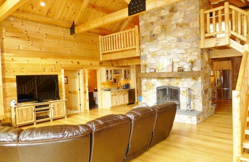 Huntingdon Cabin | Bear's Paw Lodge - Rustic Mountain Escape