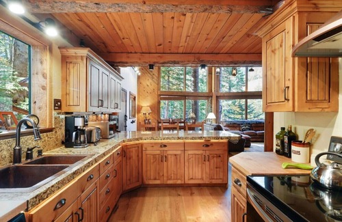 Sundance Cabin | Bear Tooth Lodge w/Hot Tub & Stuart Falls Views