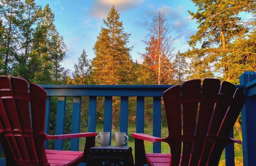 East Kootenay Ski Chalet | Bear Tracks Chalet - Pool Table, Private Hot Tub, Stay 3, Pay for 2 nights