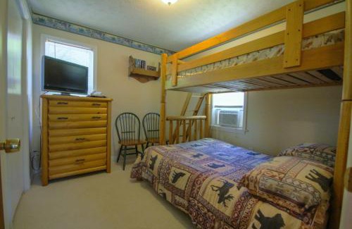 Luray House | Bear Valley- Riverfront with hot tub - Starlink Satellite Wi-Fi