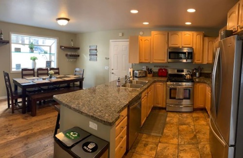 Incline Village House | “Bearadise” A/C- HotTub- Decks-Shuffleboard- peaceful and serene.