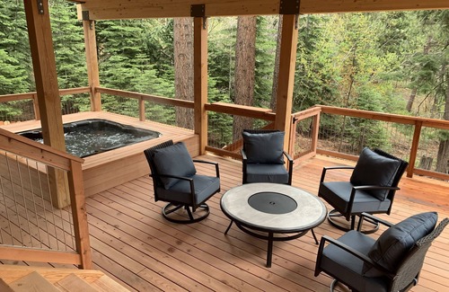 Incline Village House | “Bearadise” A/C- HotTub- Decks-Shuffleboard- peaceful and serene.