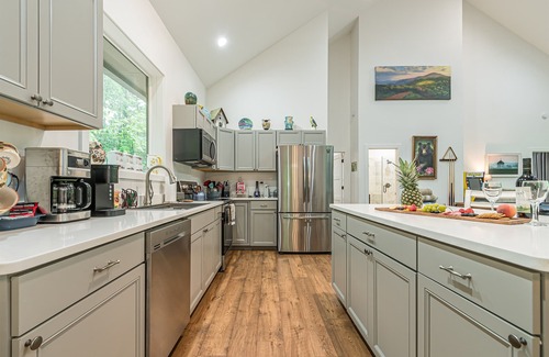 Sautee Nacoochee Cabin | Bearadise Bungalow | Luxurious Canopy Retreat | Hot Tub | Fire Pit | Pool Table