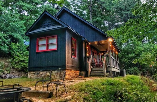 Chatsworth House | Beardsicle Bluff Cabin