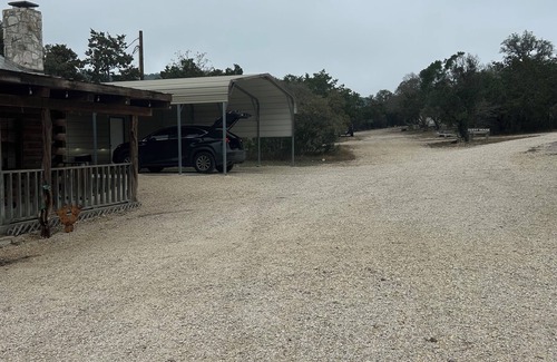Concan Cabin | "Bearly Beehavin" 2-bdrm 1 bthrm cabin with WiFi, AC. Unwind & relax in ConCan
