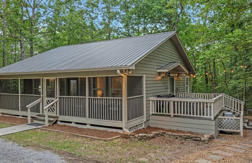 Mentone Cabin | Bearly Behaving with Hot Tub n Sleeps 6