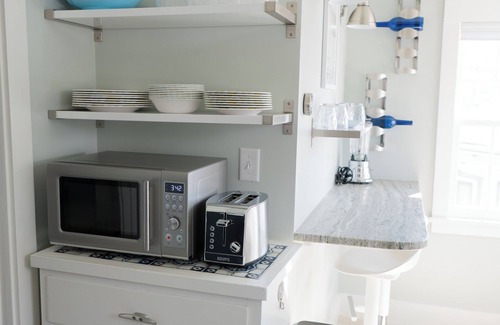 Rockport Apartment | Bearskin Neck Rental with 2 private decks!, Bearskin Neck Rental with 2 bed, 1 bath, and 2 private d