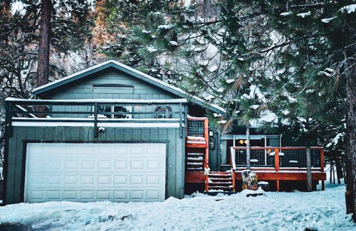 Wrightwood House | Beary Cozy Cabin, 3-bdrm house in Wrightwood with WiFi. EV charger