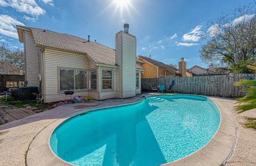 Barker House | Beat The Heat In Katy Tx - Arcade Room & Pool