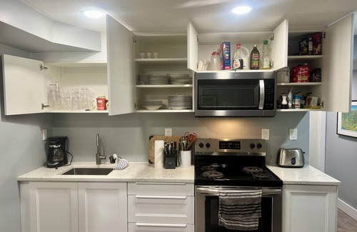 Coquitlam House | Beat the heat in The Starlight Suite!