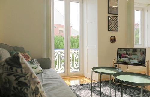 Beato Apartment | Beato Stylish Cozy Apt – Riverside Small Balcony
