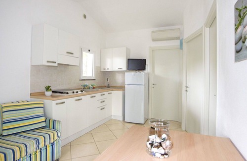 Le Rocchette House | Beautiful apartment in villa for 5 guests with WIFI, pool, hot tub, A/C, TV and patio
