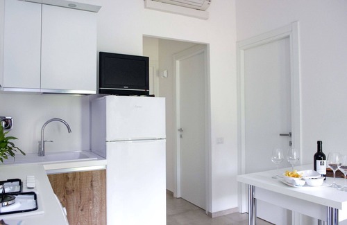 Le Rocchette House | Beautiful apartment in villa for 5 guests with WIFI, pool, hot tub, A/C, TV and patio