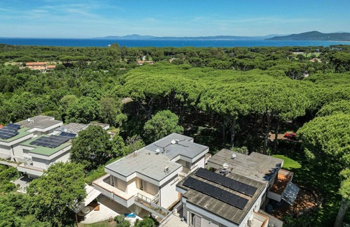 Punta Ala Villa | Beautiful private villa for 10 people with A/C, WIFI, TV, patio and pets allowed