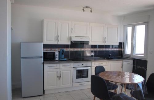 Saint-Jean-de-Monts Apartment | Beau Studio à Saint-Jean-de-Monts, Face à la Mer - FR-1-323-425