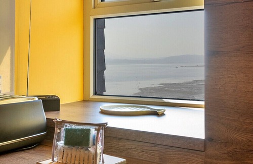 Beaumaris Apartment | Beau View at Gadlys House