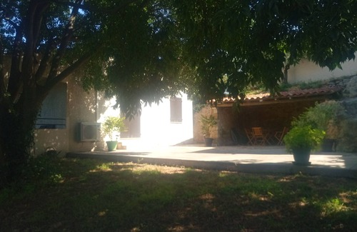 Beaucaire House | BEAUCAIRE Recent house surrounded by nature