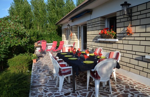 Saint-Thibault-des-Vignes Villa | Beautiful villa with pool near Disneyland and Paris
