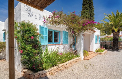 Sant Josep de sa Talaia Villa | Beautiful villa for 6 with large pool in the hills of san jose.Very well located