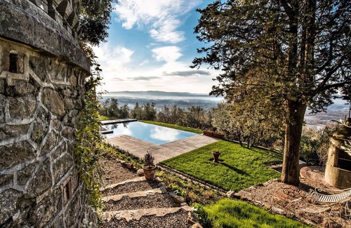 Loro Ciuffenna Villa | Beautiful private villa for 14 people with A/C, private pool, WIFI, TV, patio and pets allowed