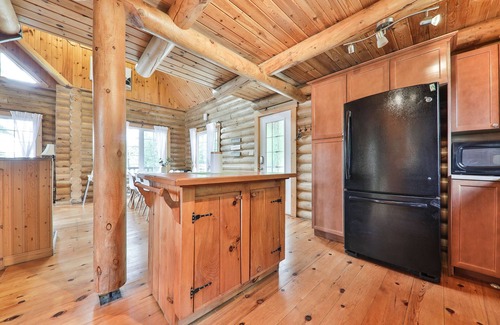 Argenteuil Regional County Municipality Ski Chalet | Beautiful log chalet w/a max capacity of 12 guests located 1hr from Mtl and Ott